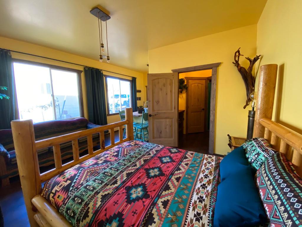 Postel nebo postele na pokoji v ubytování Oranch House, Studio & Wilderness