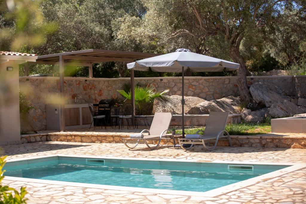 Bazén v ubytovaní Lefkolia Retreat alebo v jeho blízkosti