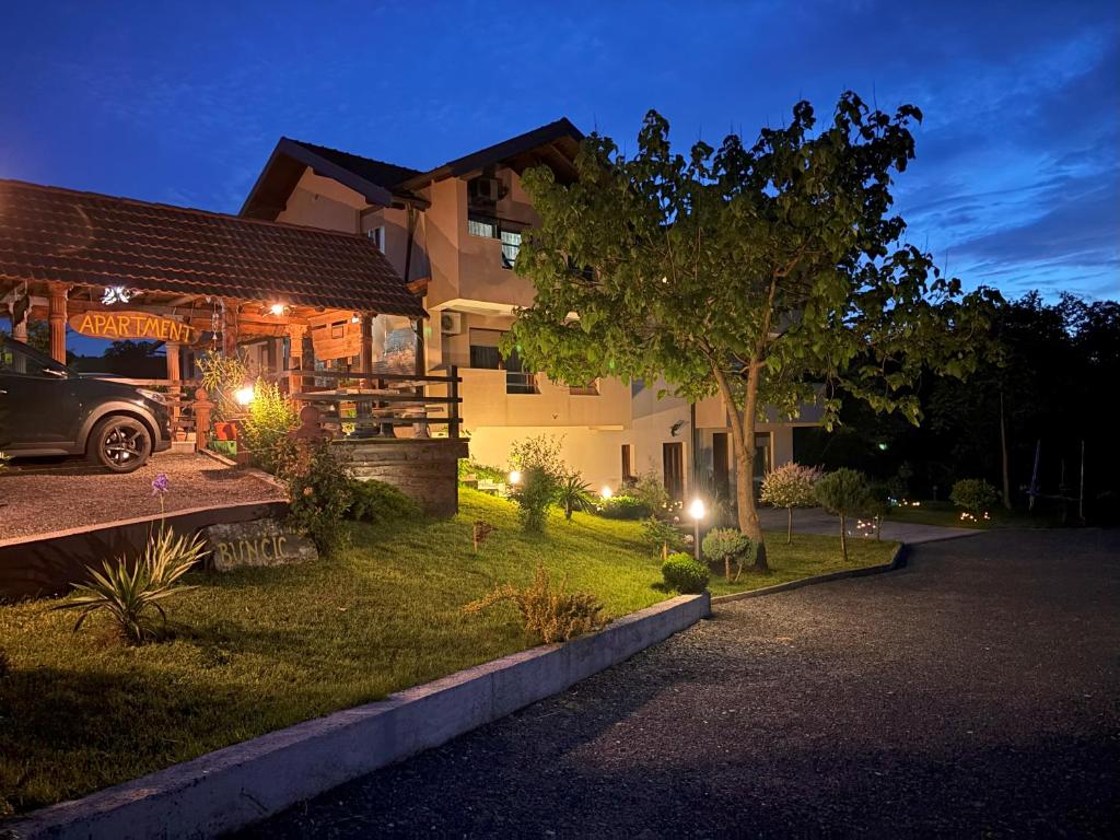Zahrada ubytování Guest House Bunčić Rooms & Apartments
