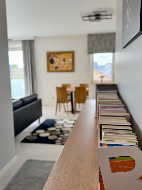 a long counter with books on it in a living room at Apartament Wysockiego in Bielsk Podlaski