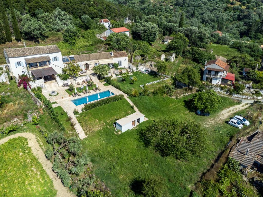 Bazén v ubytování Marcora's Historical Estate nebo v jeho okolí