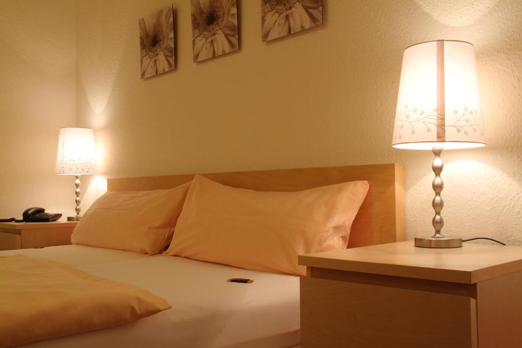 Postel nebo postele na pokoji v ubytování Landhotel Ewerts