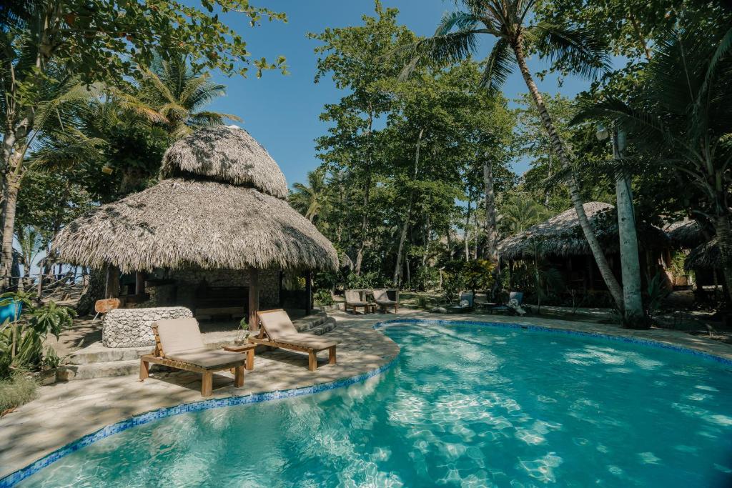 Bazén v ubytování Natura Cabana Boutique Hotel & SPA by Mint nebo v jeho okolí