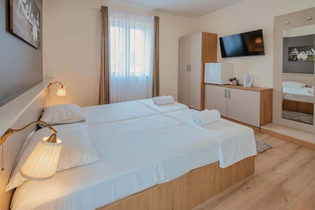 Postel nebo postele na pokoji v ubytování Luxury Apartments Vili