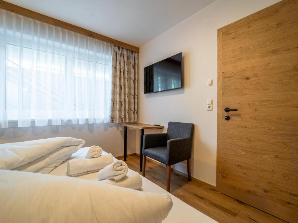 Posteľ alebo postele v izbe v ubytovaní Chalet Pettneu am Arlberg - Top 1
