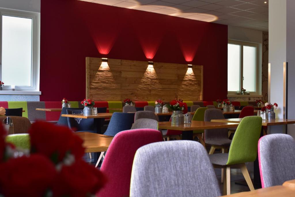 A seating area at Sporthotel Zederhaus im Lungau