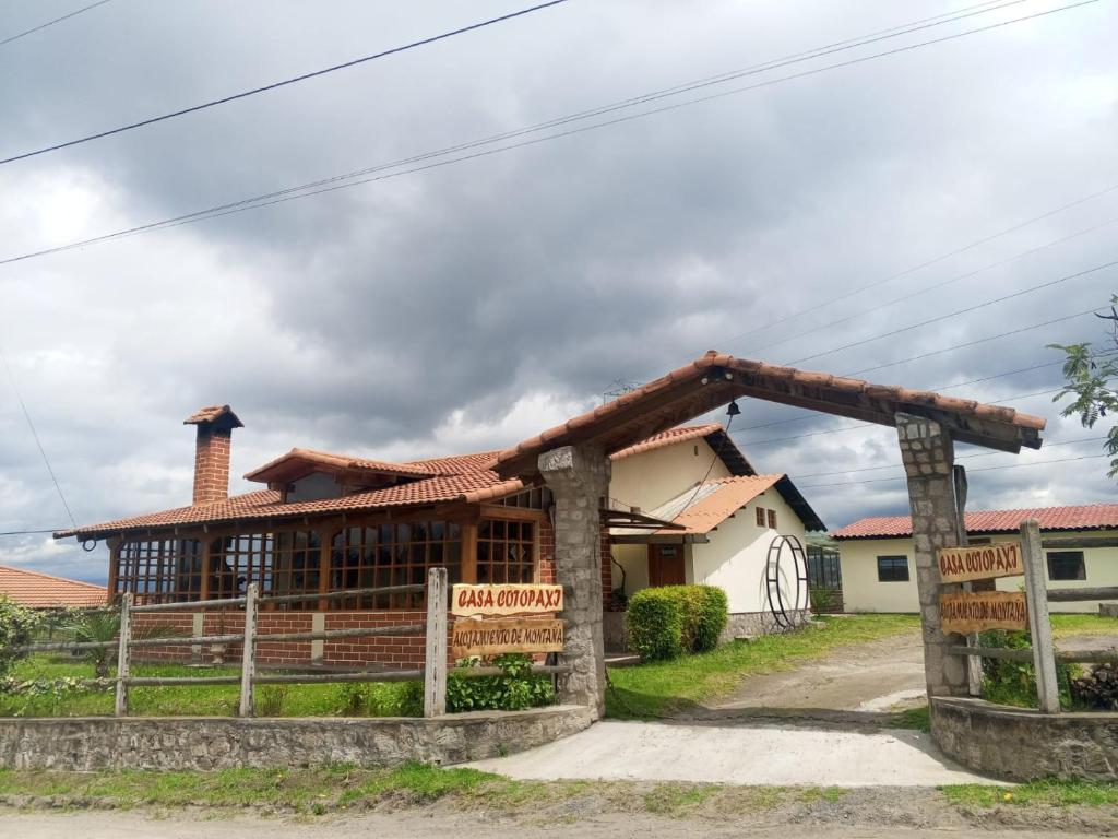 a house with a gate in front of it at Hostal Casa Cotopaxi in Latacunga