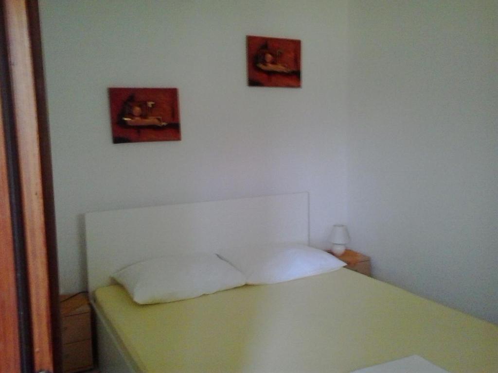 Postel nebo postele na pokoji v ubytování Apartment Novi Vinodolski 15292b
