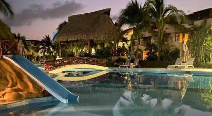 - une piscine avec toboggan dans un complexe dans l'établissement Terrasol Diamante, à Acapulco