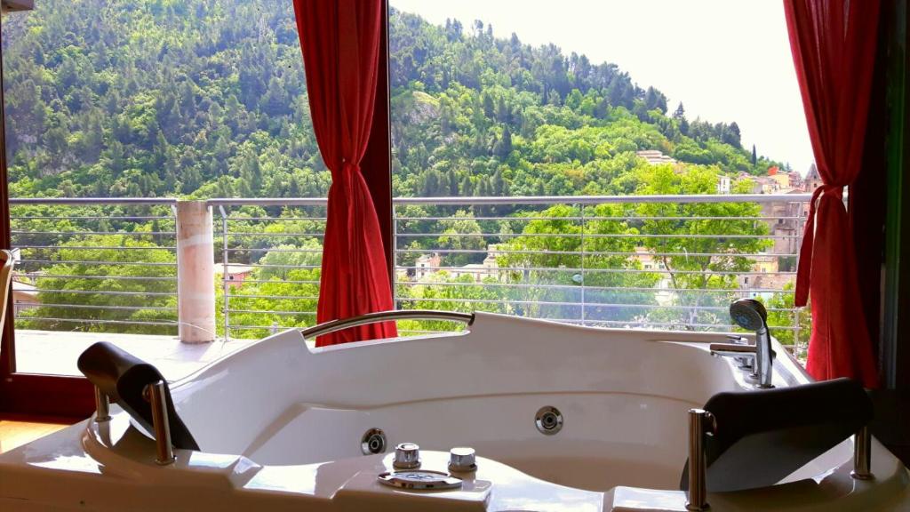 Nespecifikovaný výhled na hory nebo výhled na hory při pohledu z bed and breakfast