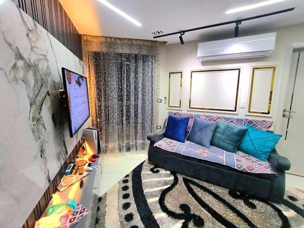 TV a/nebo společenská místnost v ubytování 2bed rooms chalet portosaid
