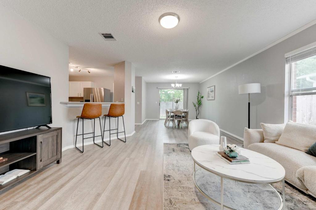 Μια τηλεόραση ή/και κέντρο ψυχαγωγίας στο Austin Getaway Near The Domain & Q2 Stadium