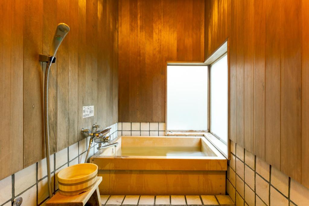 Koupelna v ubytování Futsukaichi Hot Spring - Daimaru Besso