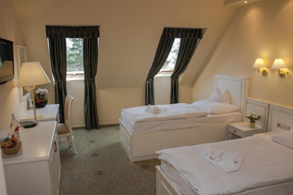 Postel nebo postele na pokoji v ubytování Calimbra Wellness Hotel Superior