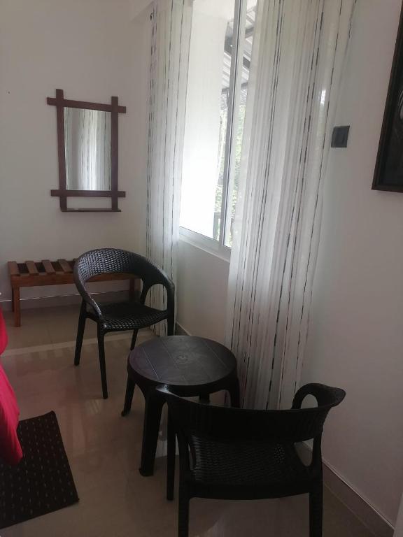 Posezení v ubytování Isuru Homestay