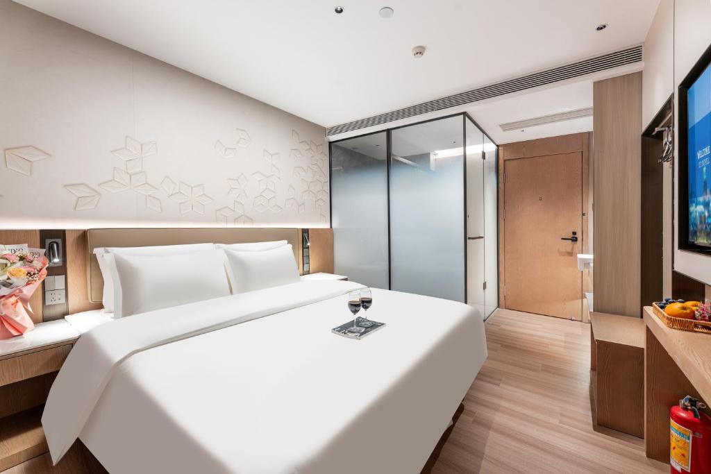 Postel nebo postele na pokoji v ubytování Guangzhou JinTang Hotel