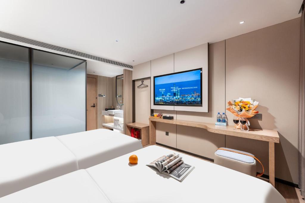 Postel nebo postele na pokoji v ubytování Guangzhou JinTang Hotel