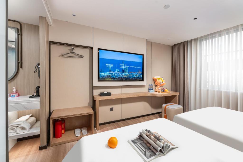 Postel nebo postele na pokoji v ubytování Guangzhou JinTang Hotel