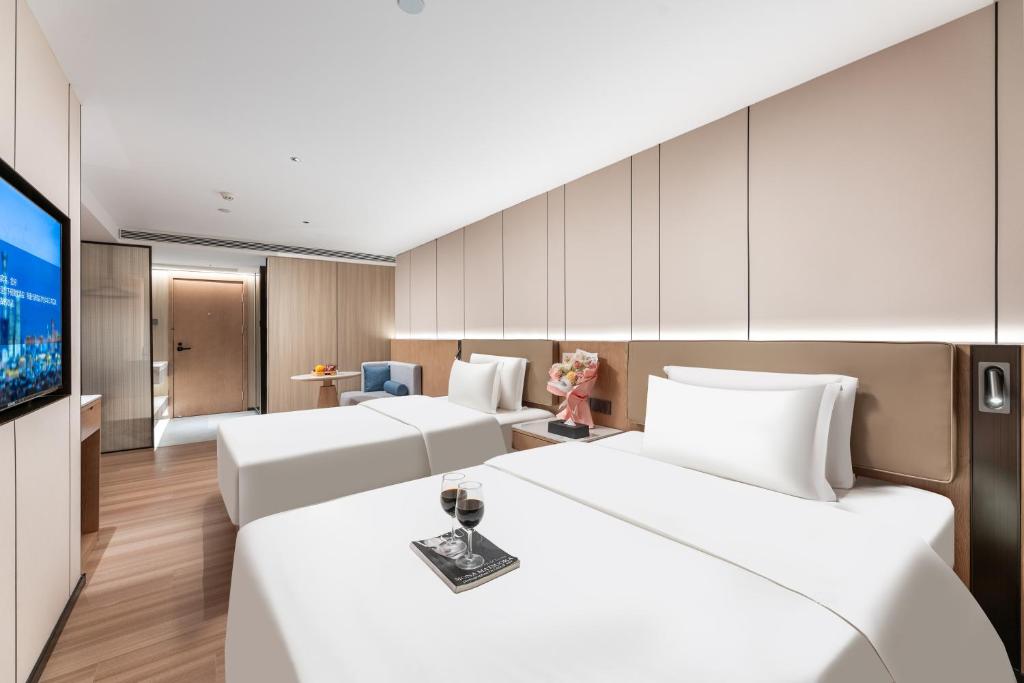 Postel nebo postele na pokoji v ubytování Guangzhou JinTang Hotel