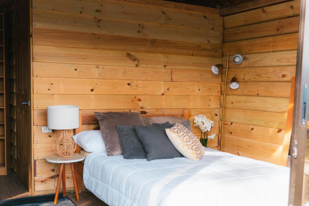 Postel nebo postele na pokoji v ubytování Glamping Renacer Vistas Turrialba, Paris