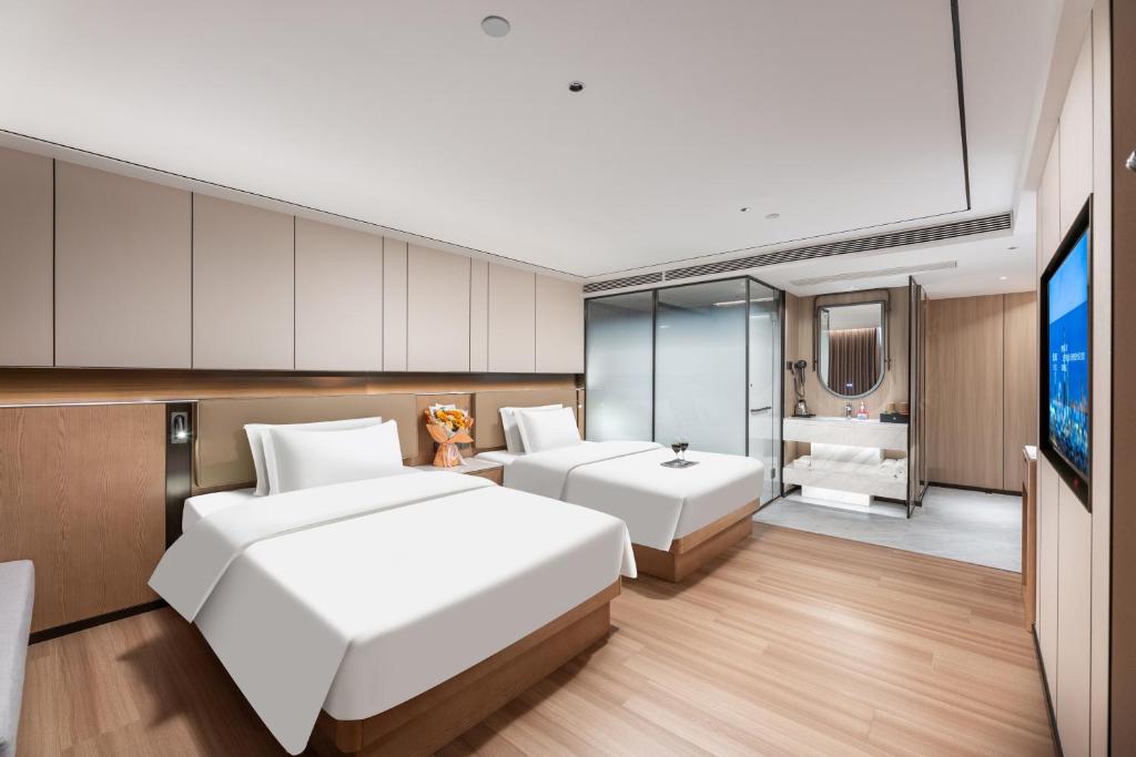 Postel nebo postele na pokoji v ubytování Guangzhou JinTang Hotel