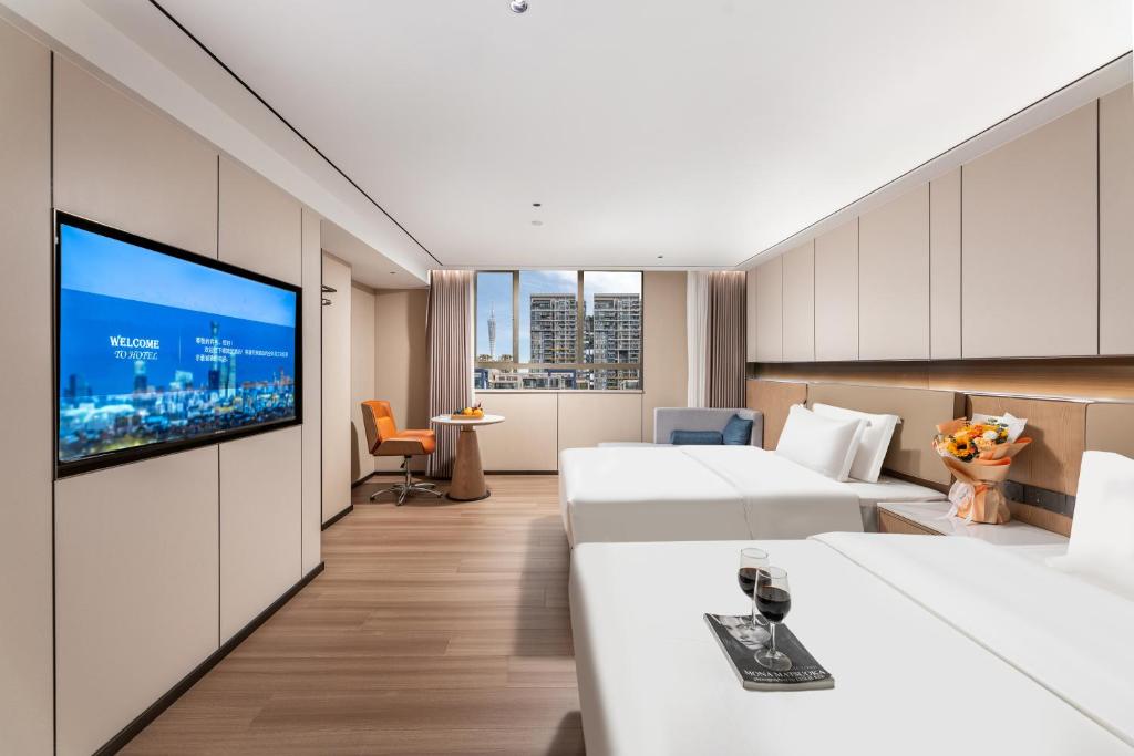 Postel nebo postele na pokoji v ubytování Guangzhou JinTang Hotel
