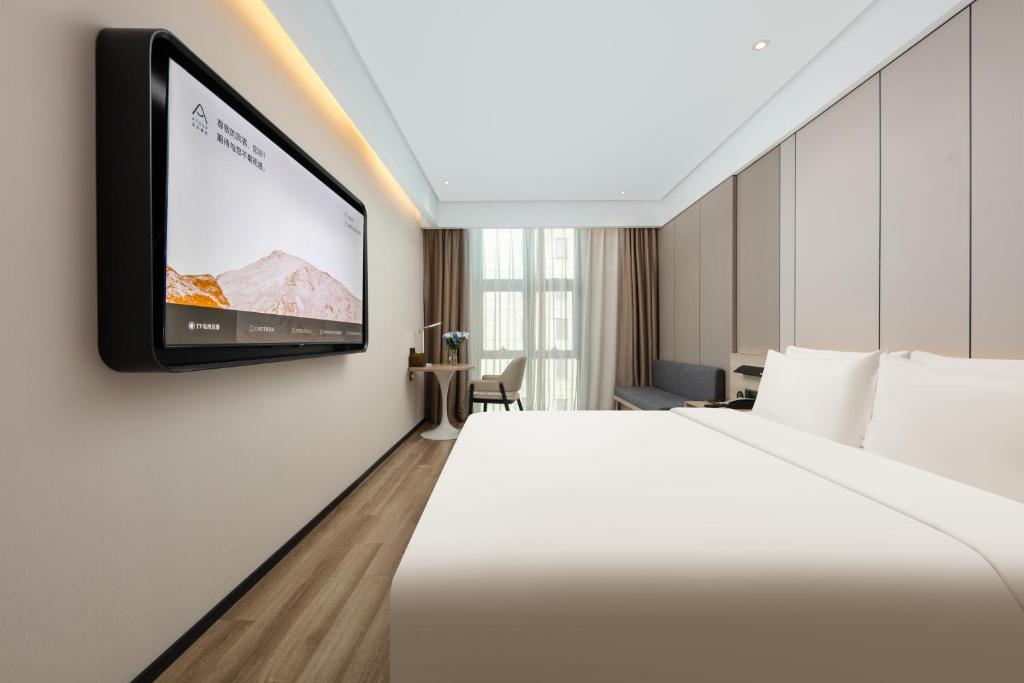 Postel nebo postele na pokoji v ubytování Atour Hotel Shanghai Hongqiao Korea Street