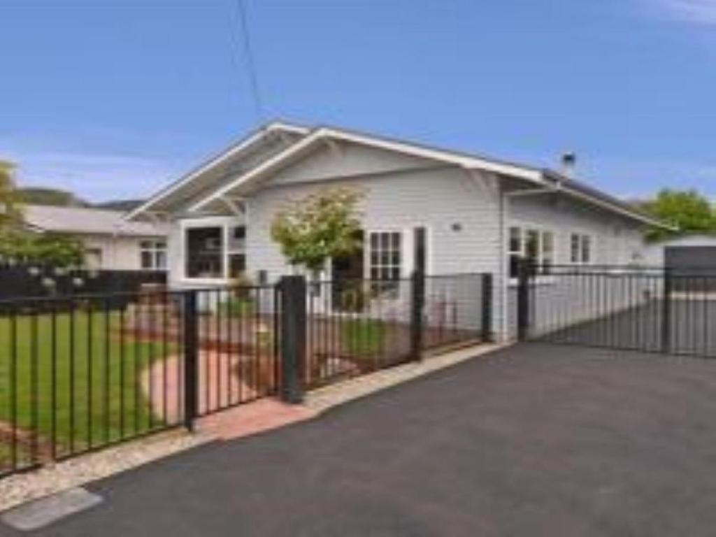 GROVE HOUSE - Resim 6