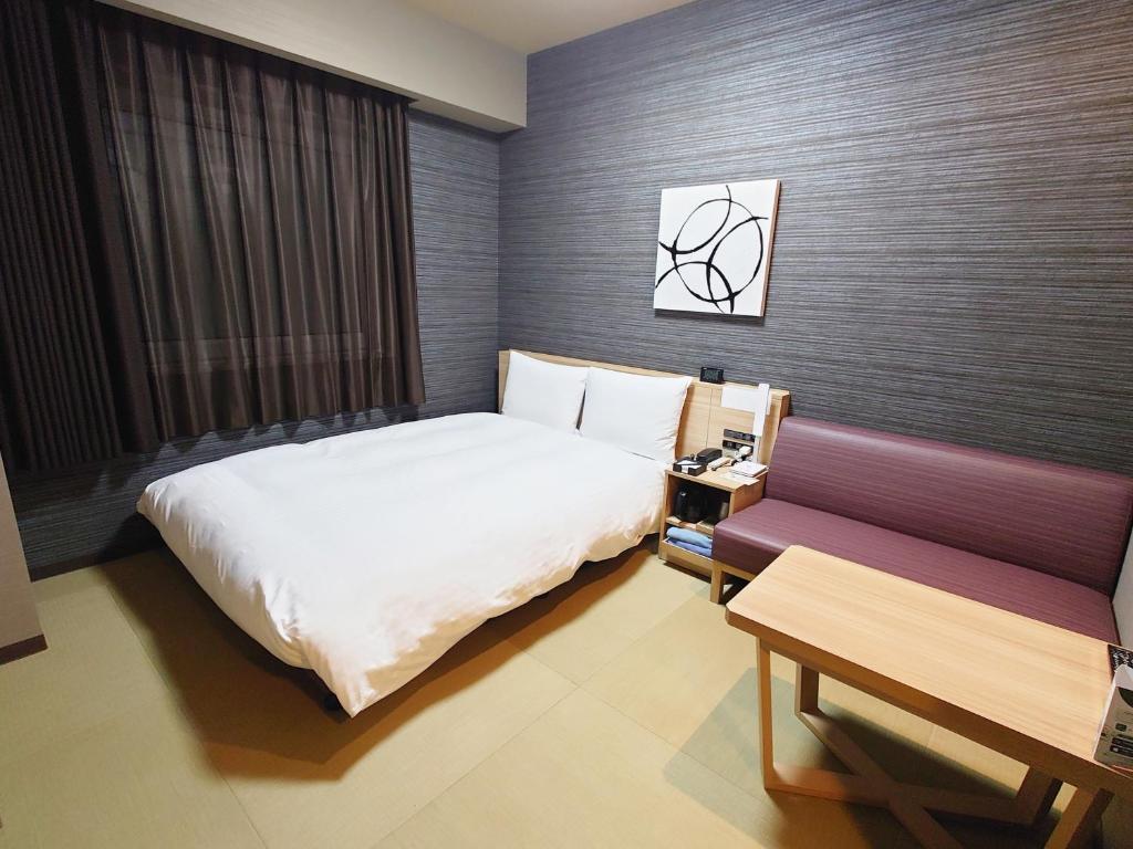 Postel nebo postele na pokoji v ubytování Hotel Route Inn Matsue