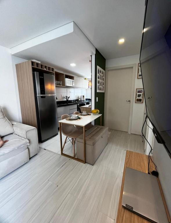 Η κουζίνα ή μικρή κουζίνα στο Apartamento para temporada