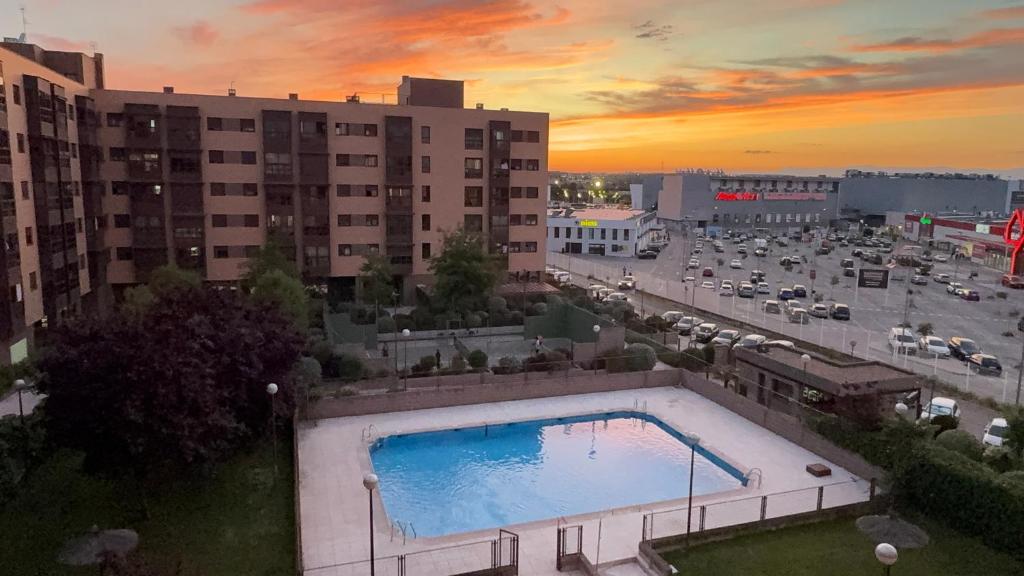 Bazén v ubytování Deyanira Suite, Aeropuerto, IFEMA nebo v jeho okolí