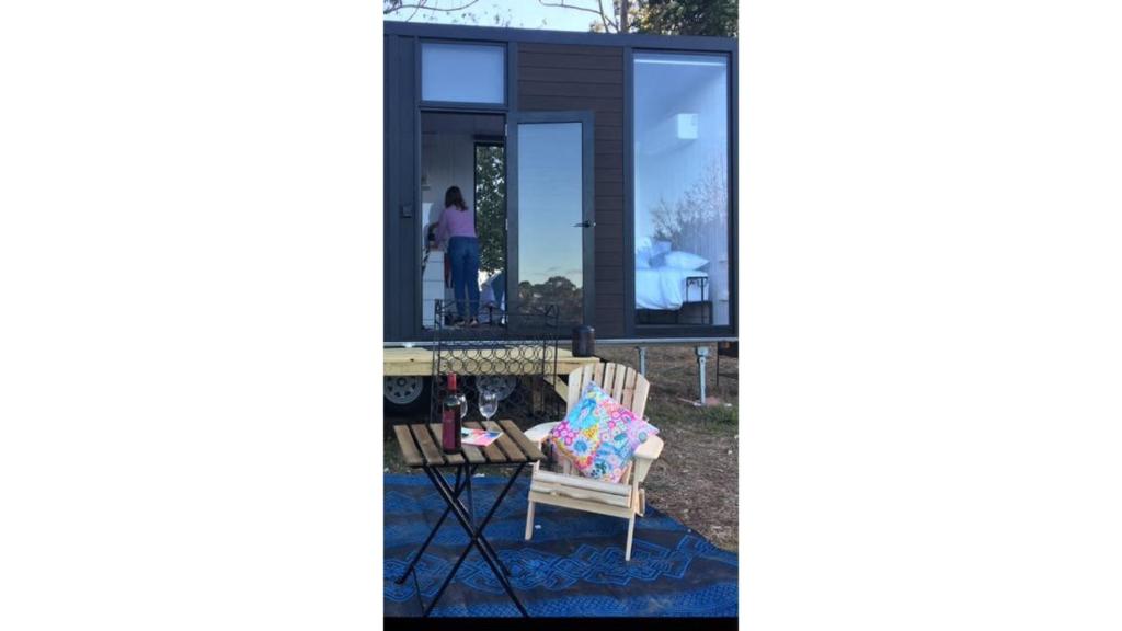 Děti v ubytování White Jacaranda Tiny House by Tiny Away
