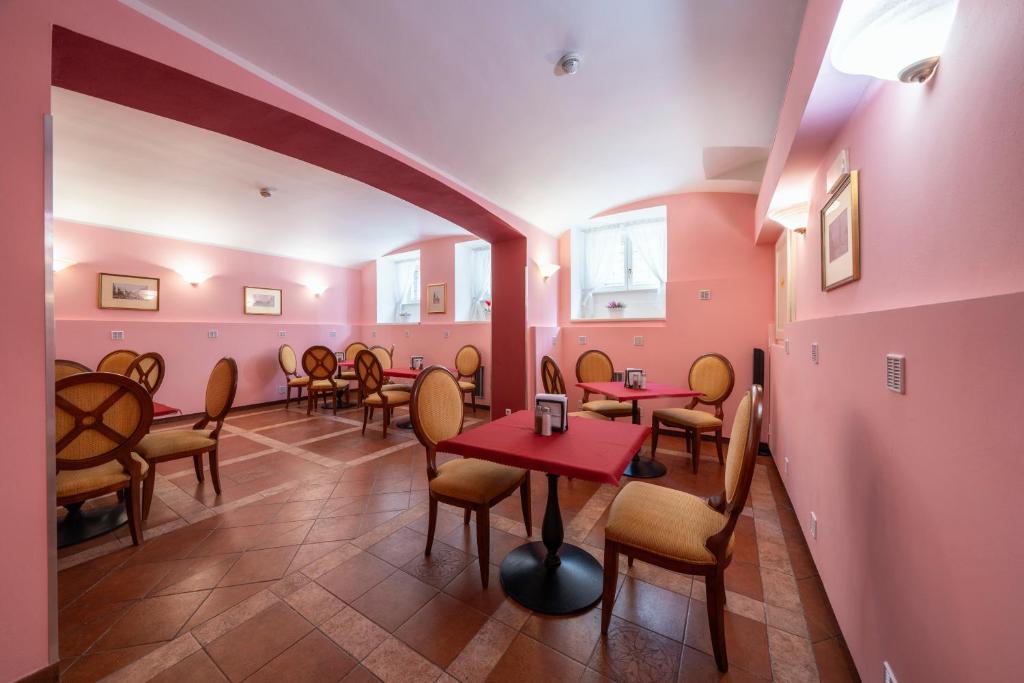 Hotel Raffaello Prague - Resim 26