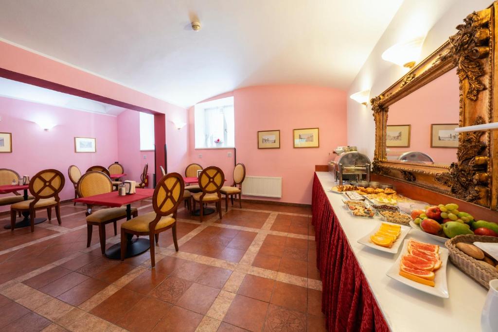 Hotel Raffaello Prague - Resim 27