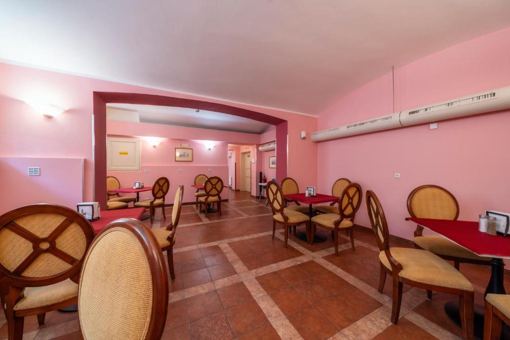 Hotel Raffaello Prague - Resim 28
