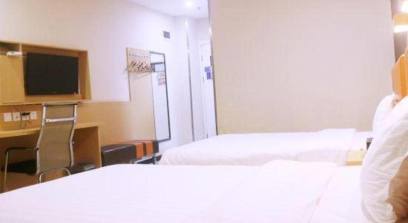 7 Days Premium·Xiamen Airport Xianglu客房内的一张或多张床位