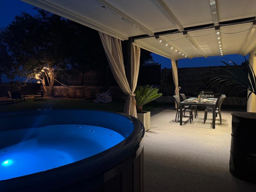 Πισίνα στο ή κοντά στο Villa moderne 120m2 avec bain nordique