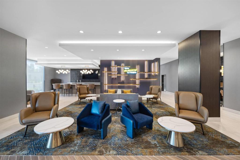 La Quinta Inn & Suites by Wyndham La Habra photo
