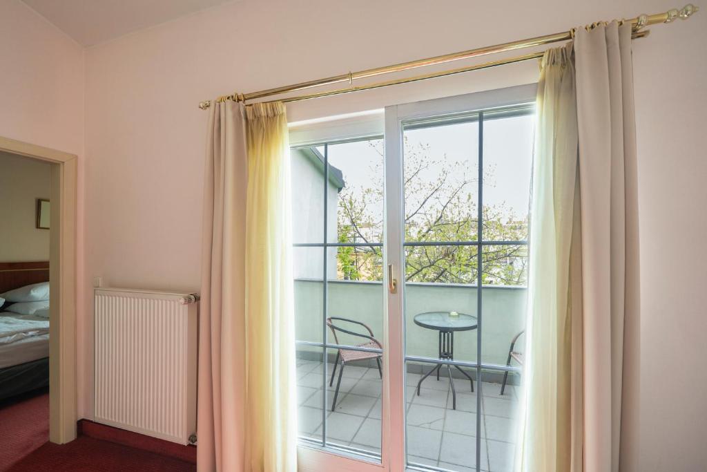 Hotel Raffaello Prague - Resim 4