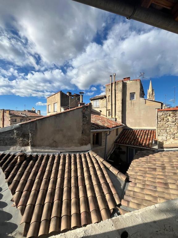 Boutique Studio with Rooftop view at Historic Centre Montpellier Self Check-in Air Cooler and wifi