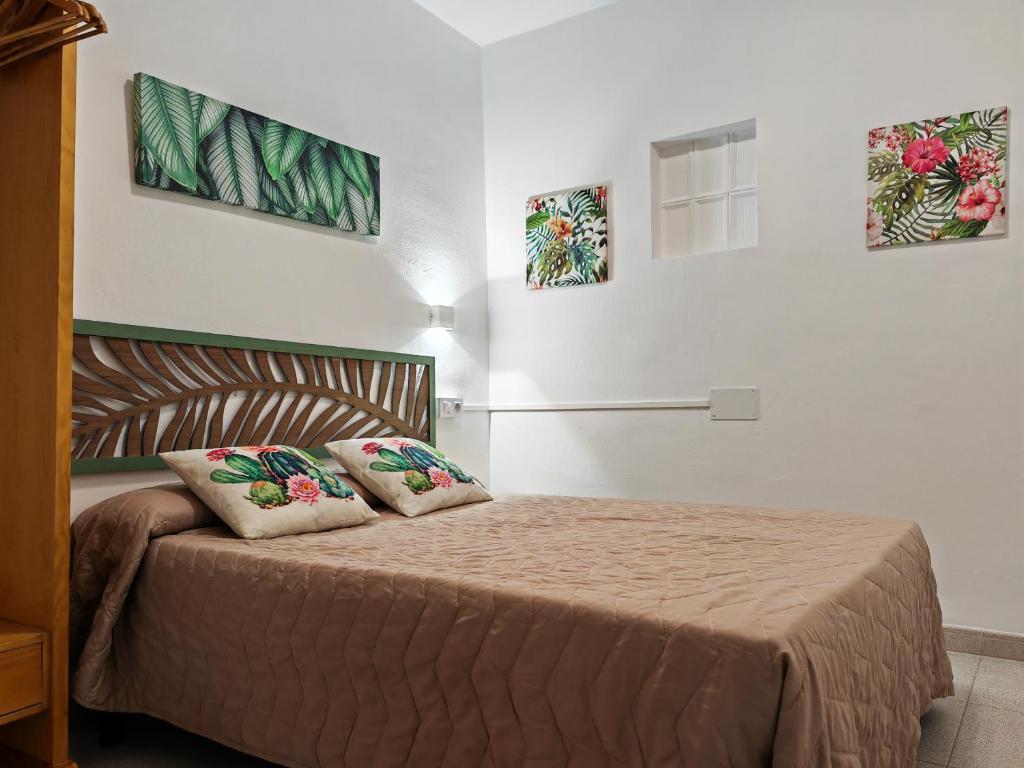 Postel nebo postele na pokoji v ubytování Hostal Noray