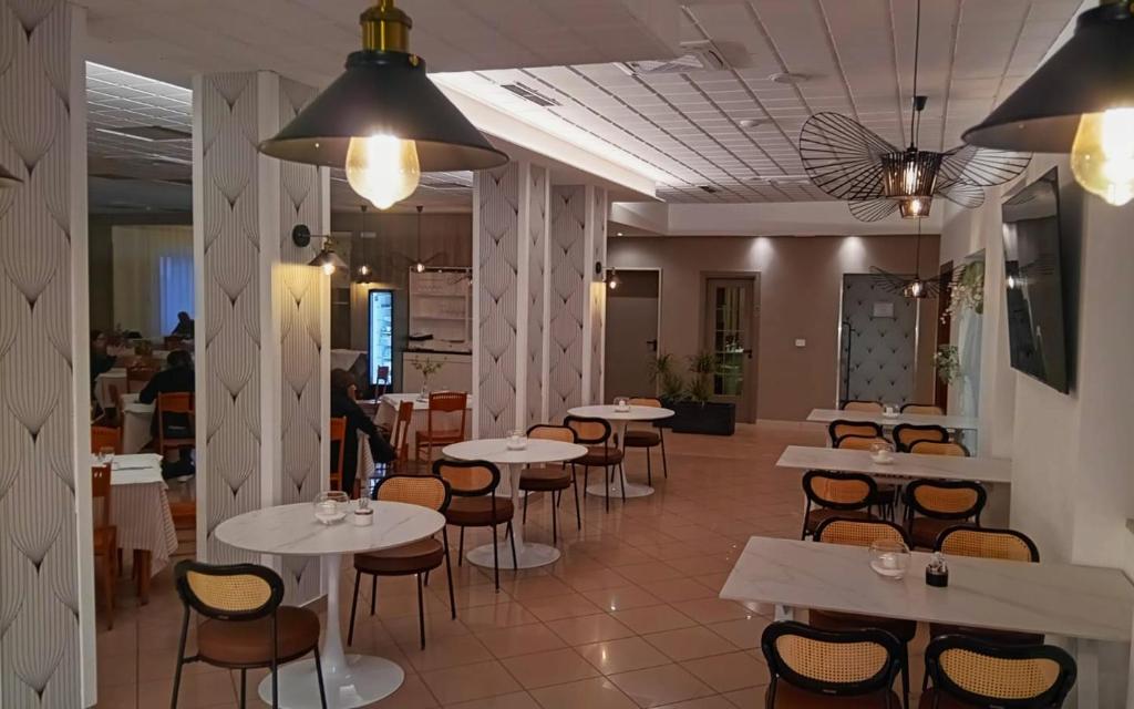 Restauracja lub miejsce do jedzenia w obiekcie Hotel Colonne