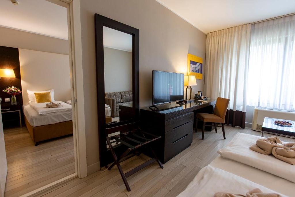 Lion's Garden Hotel - Resim 36