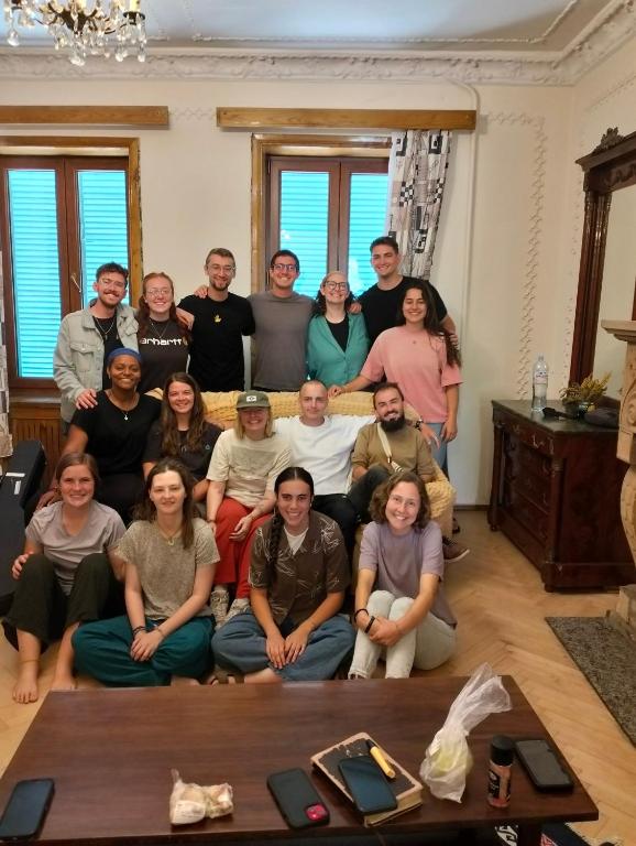 Famiglia che soggiorna presso Long Tree Hostel - Comfy Mattress