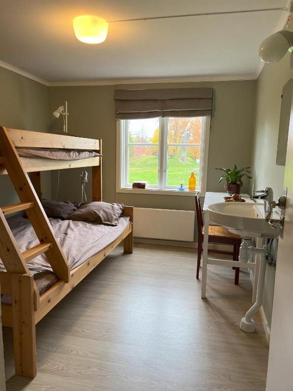 Postel nebo postele na pokoji v ubytování Mjölby Vandrarhem