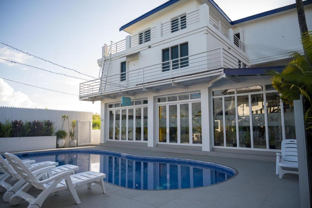 Piscina a Sailors Beach Fiji o a prop