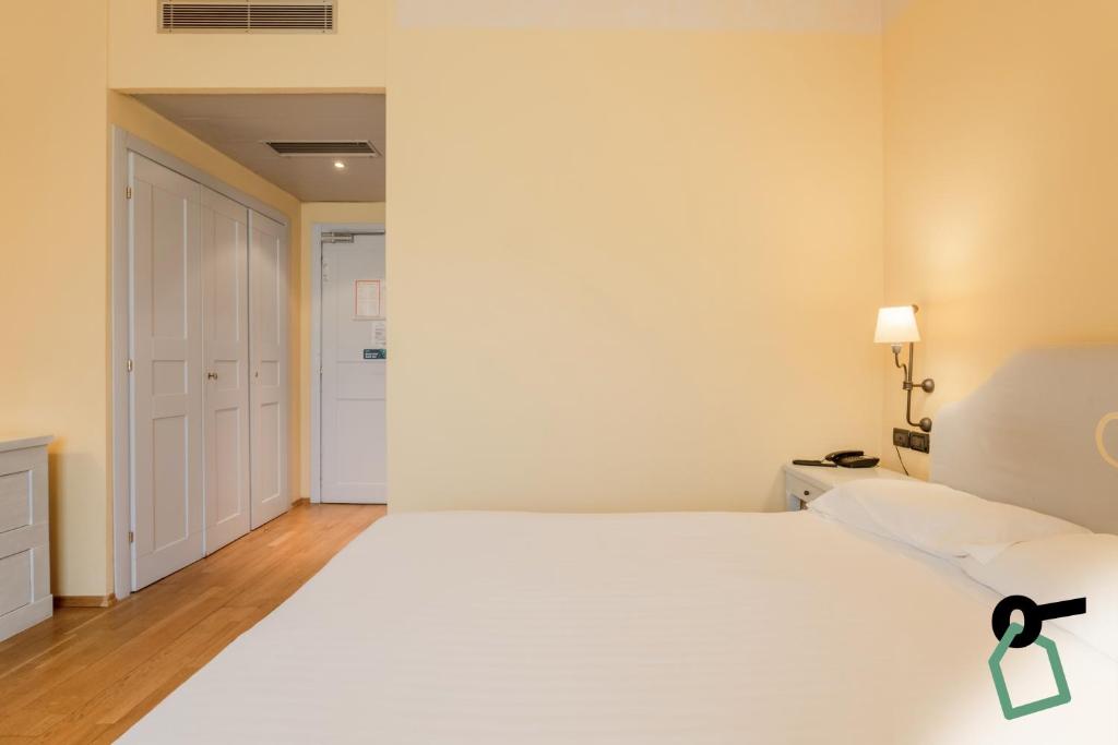 Postel nebo postele na pokoji v ubytování HOTIDAY Room Collection - Calambrone