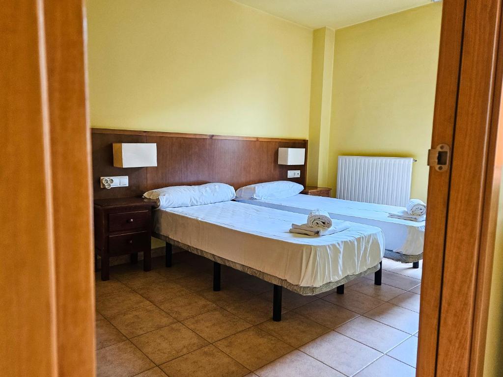 Voodi või voodid majutusasutuse Apartamentos Canillo Ribagrossa 3000 toas