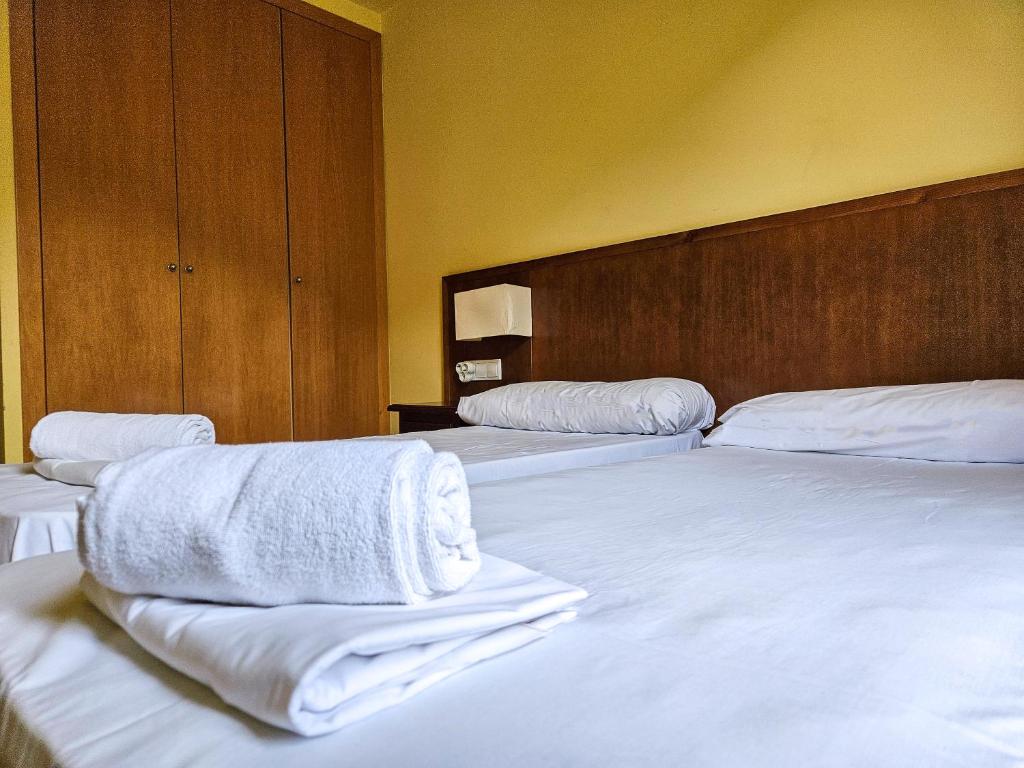 Voodi või voodid majutusasutuse Apartamentos Canillo Ribagrossa 3000 toas