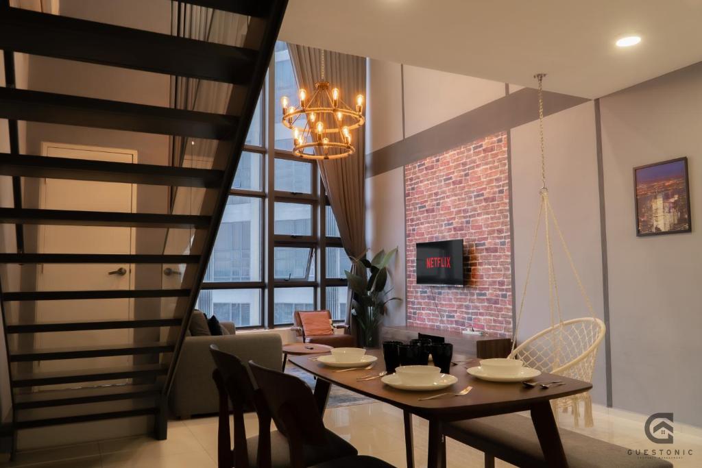 TV a/nebo společenská místnost v ubytování EkoCheras Cozy Suite by GUESTONIC